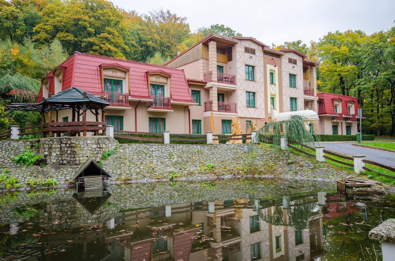 Hotel Loucky Litvínov Exteriör bild