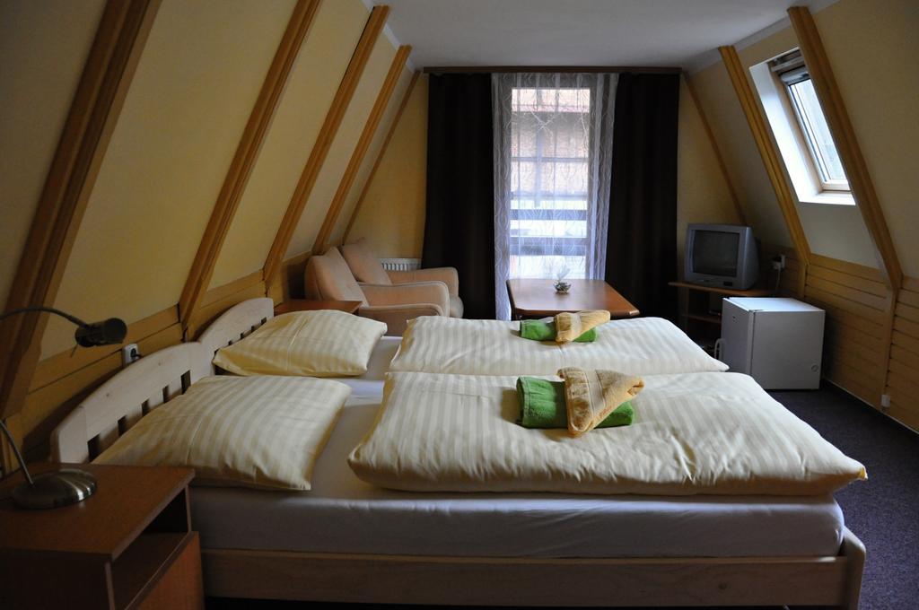 Hotel Loucky Litvínov Exteriör bild